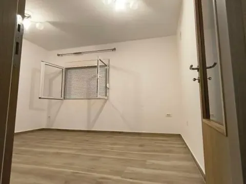 Izdavanje, poslovni prostor, 40m², Pobrežje, Podgorica