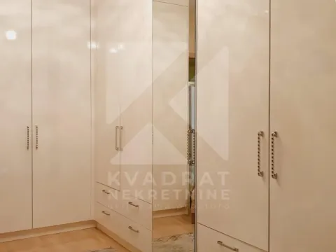 Rent, three bedroom apartment, 100m², City Kvart, Podgorica - image 9