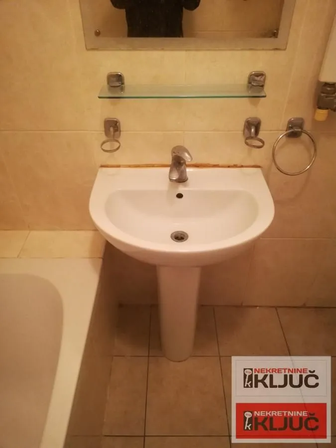 Izdavanje, garsonjera, 25m², Grbavica, Novi Sad Sve Podlokacije