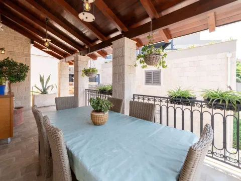 Prodaja, dvosoban stan, 112m², Dobrota, Kotor - image 23