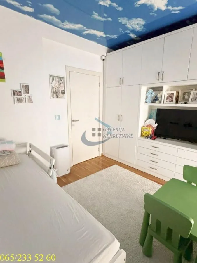 Sale, four bedroom apartment, 270m², Skojevsko Naselje, Beograd