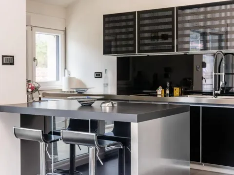 Izdavanje, dvosoban stan, 120m², Kotor, Crna Gora - image 4