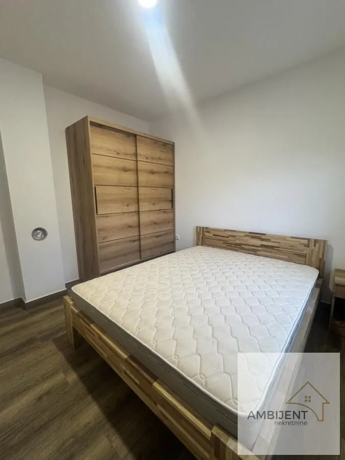 Izdavanje, četvorosoban stan, 88m², Novi Banovci, Stara Pazova