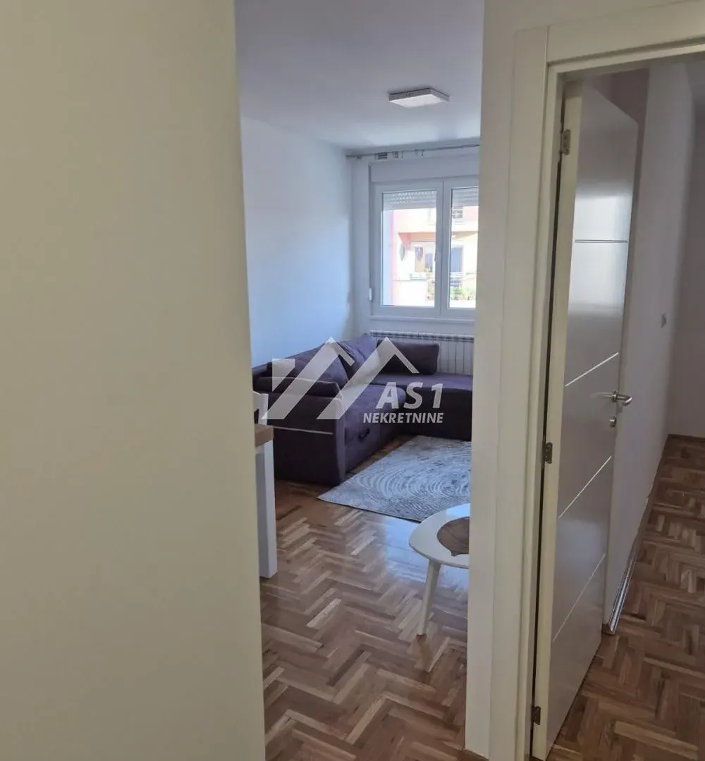 Izdavanje, jednosoban stan, 39m², Salajka, Novi Sad Sve Podlokacije