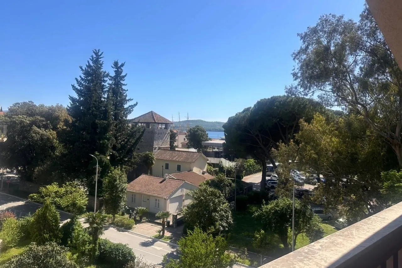 Prodaja, dvosoban stan, 65m², Centar, Tivat