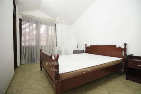 Bedroom with a double bed and a window with curtains. - image 6