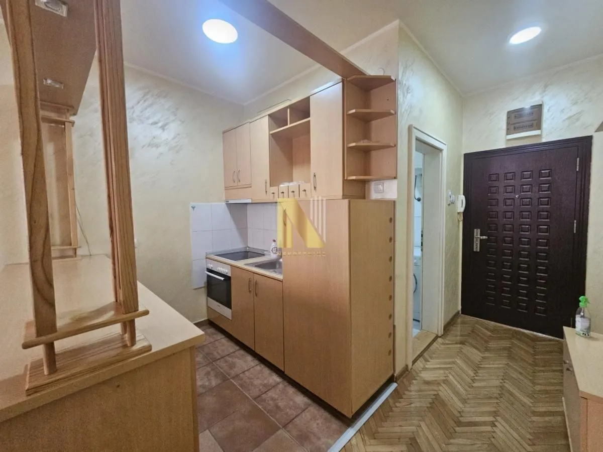 Izdavanje, garsonjera, 30m², Centar, Novi Sad