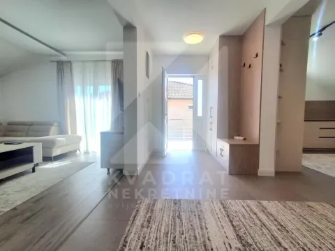 Izdavanje, dvosoban stan, 100m², Zelenika, Podgorica - image 12
