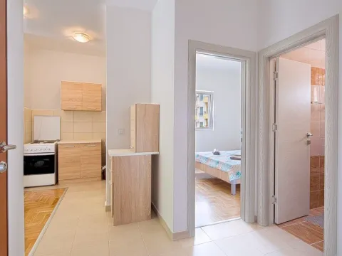 Rent, one bedroom apartment, 41m², Budva, Crna Gora - image 10