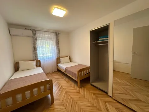 Izdavanje, dvosoban stan, 120m², Stari Aerodrom, Podgorica - image 2