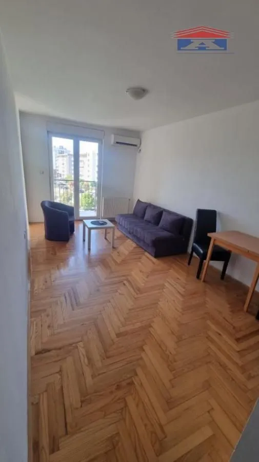 Izdavanje, jednosoban stan, 30m², Socijalno, Novi Sad Sve Podlokacije