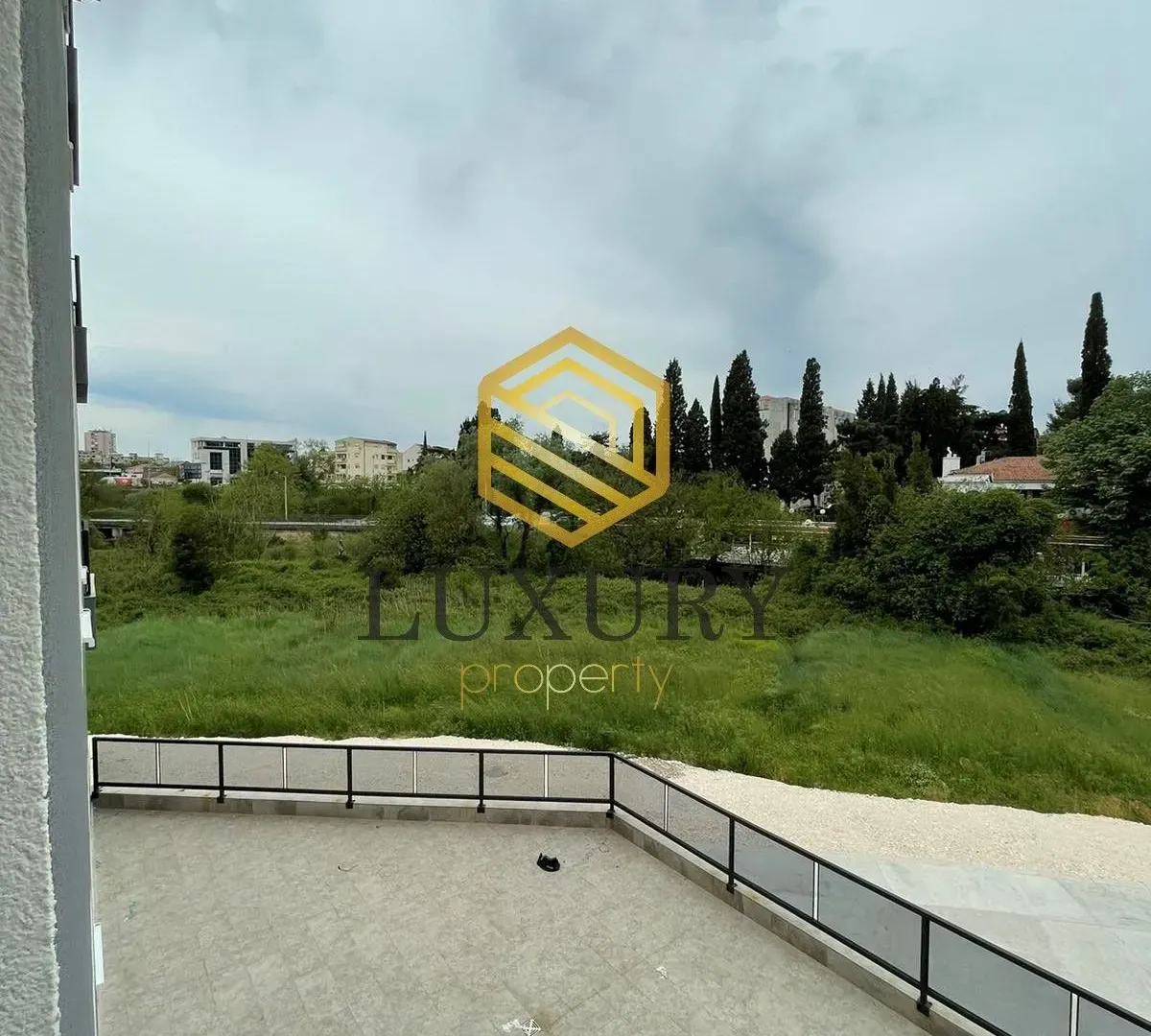 Izdavanje, dvosoban stan, 70m², Centar, Podgorica