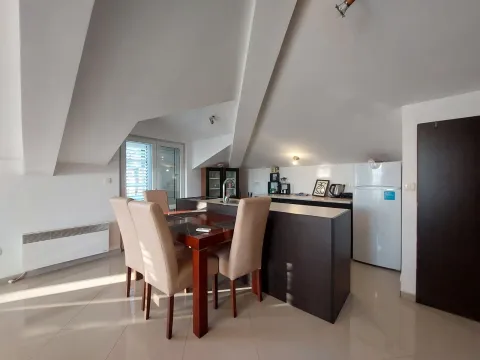 Izdavanje, dvosoban stan, 80m², Centar, Tivat - image 6