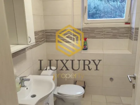 Izdavanje, dvosoban stan, 90m², Gorica C, Podgorica - image 12