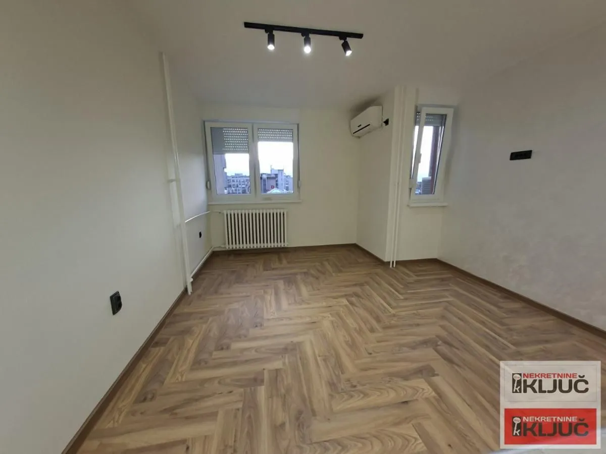 Prodaja, garsonjera, 21m², Bulevar Oslobodjenja, Novi Sad Sve Podlokacije