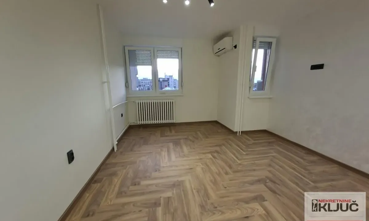 Prodaja, garsonjera, 21m², Bulevar Oslobodjenja, Novi Sad Sve Podlokacije