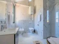 Izdavanje, četvorosoban stan, 310m², Budva, Crna Gora - image 4