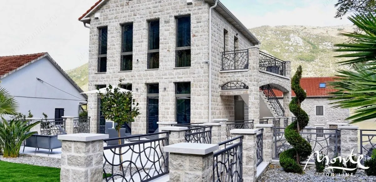 Sale, house, 382m², Stoliv, Kotor