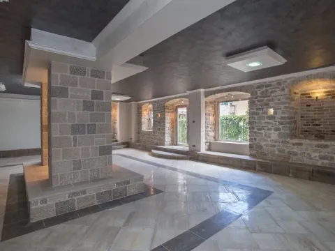 Rent, office space, 102m², Stari Grad, Herceg Novi - image 1