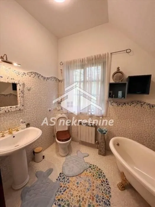 Izdavanje, kuća, 367m², Jajinci, Voždovac Sve Podlokacije