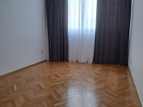 Izdavanje, trosoban stan, 103m², Blok 5, Podgorica - image 10