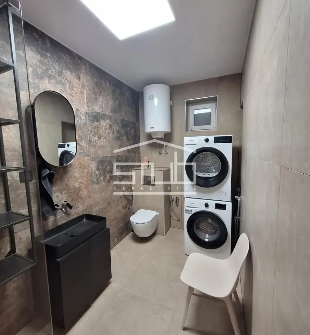 Izdavanje, trosoban stan, 70m², Savski Venac, Beograd