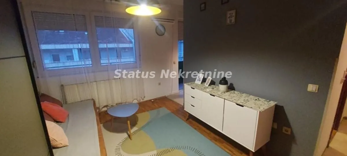 Izdavanje, garsonjera, 28m², Grbavica, Novi Sad Sve Podlokacije