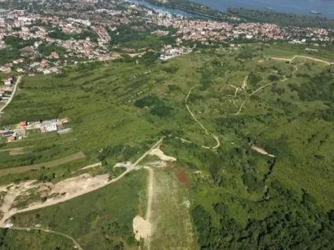 Zemljište in Višnjička Banja