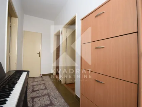 Rent, two bedroom apartment, 55m², Tološi, Podgorica - image 12