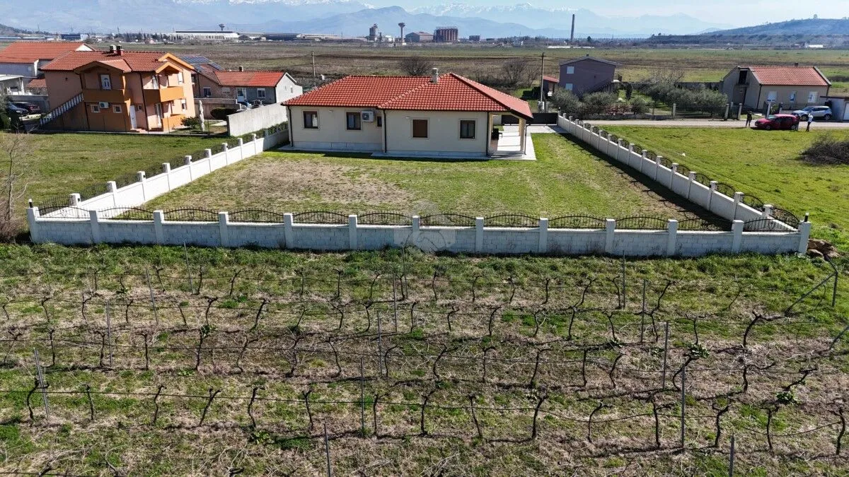 Rent, house, 200m², Kokoti, Podgorica