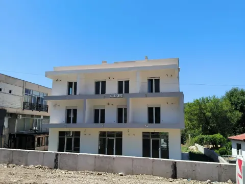 Izdavanje, poslovni prostor, 100m², Radovanići, Herceg Novi - image 4