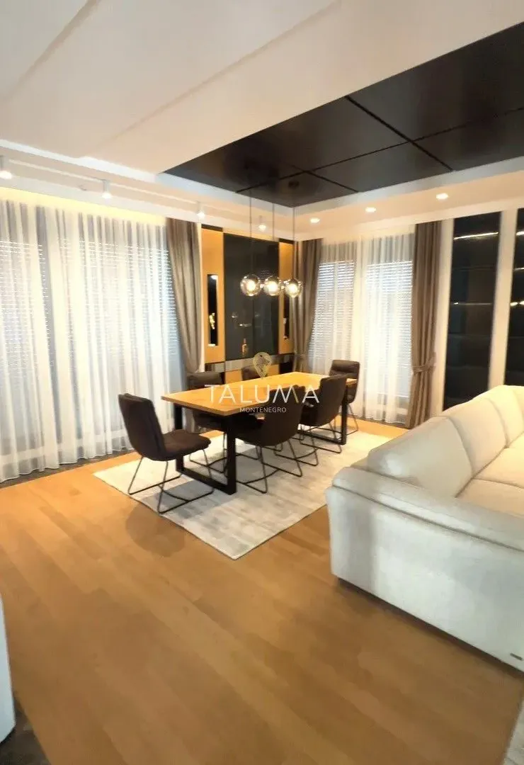 Sale, house, 270m², Gornja Gorica, Podgorica