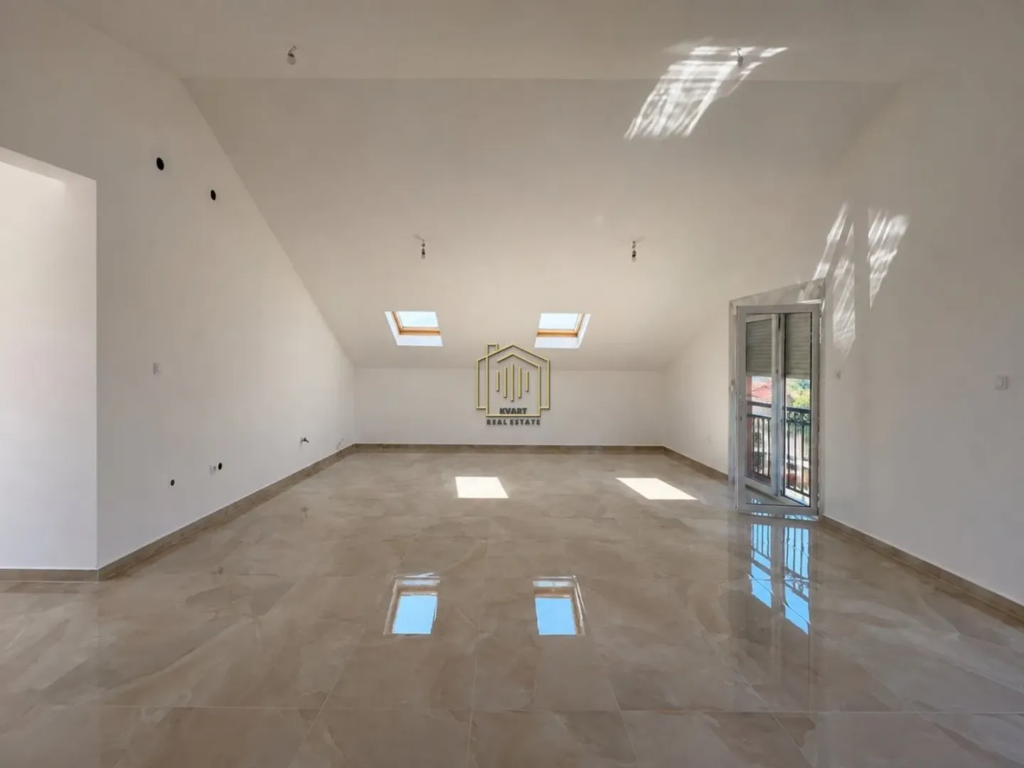 Prodaja, jednosoban stan, 77m², Krivi Most, Podgorica