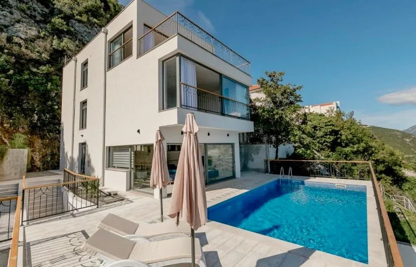 Prodaja, kuća, 236m², Njivice, Herceg Novi