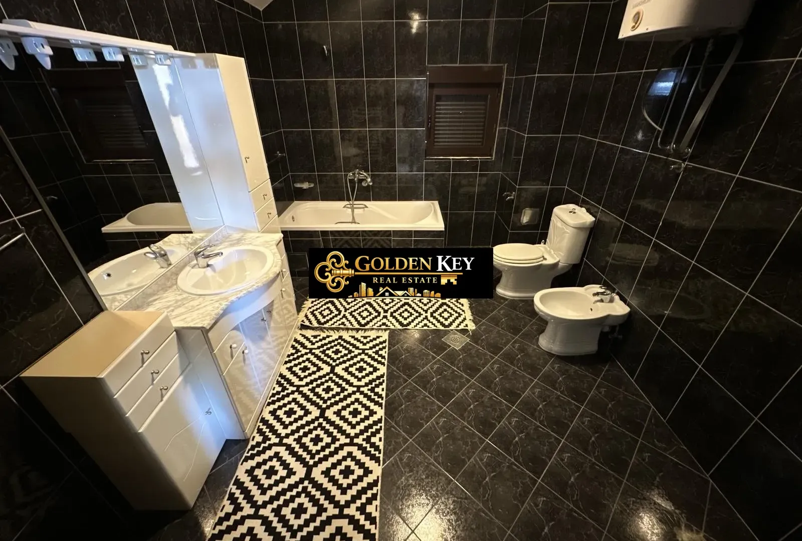 Izdavanje, kuća, 380m², Gorica C, Podgorica