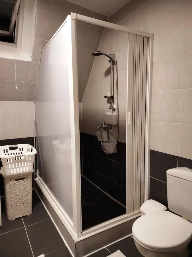 Izdavanje, trosoban stan, 90m², Centar, Niš