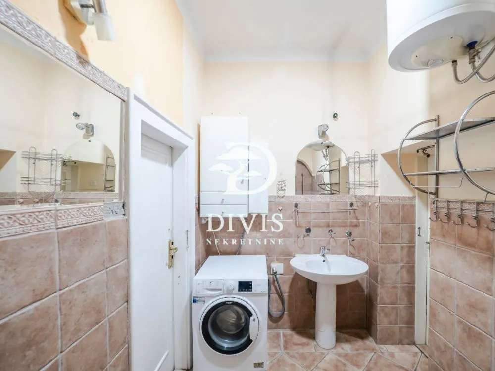 Prodaja, četvorosoban stan, 111m², Stari Grad, Beograd