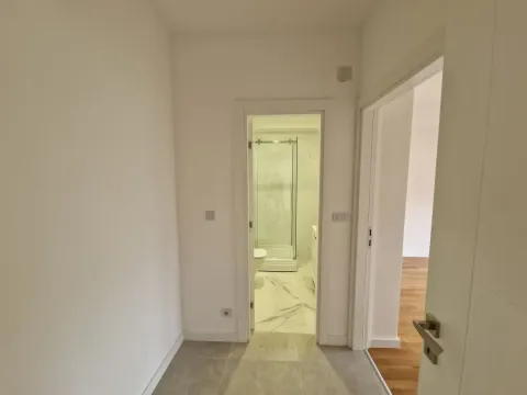 Prodaja, stan, 49m², Tivat, Crna Gora - image 2