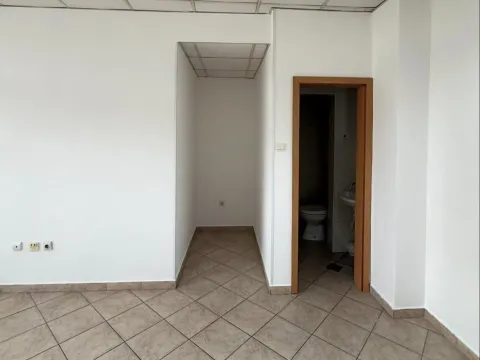 Rent, office space, 25m², Krivi Most, Podgorica - image 3