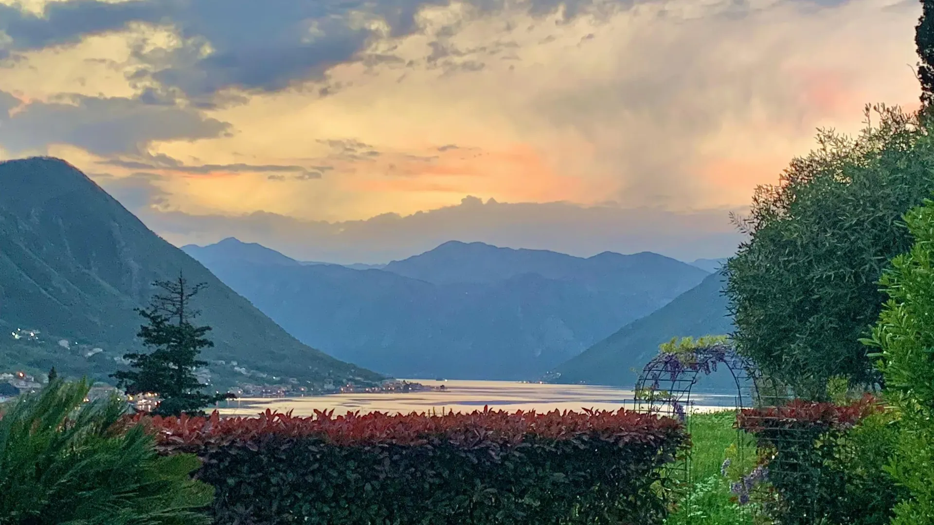 Sale, two bedroom apartment, 74m², Dobrota, Kotor