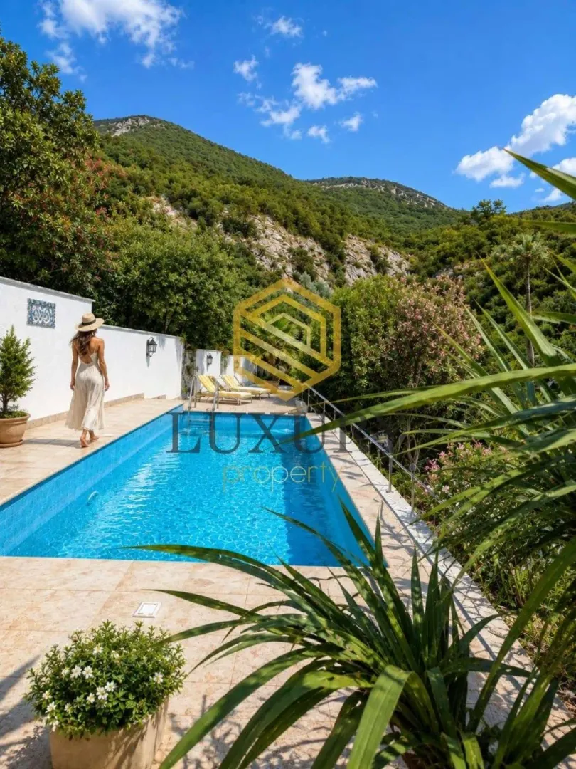 Izdavanje, kuća, 180m², Bečići, Budva