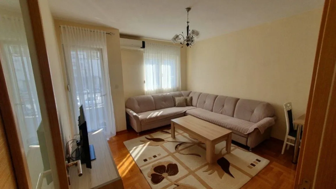 Izdavanje, dvosoban stan, 64m², Stari Aerodrom, Podgorica