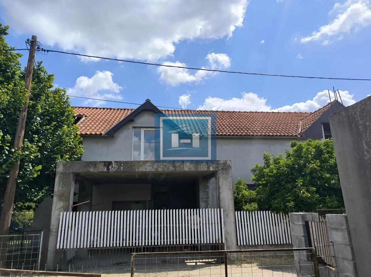 Sale, house, 232m², Ćuprija, Srbija