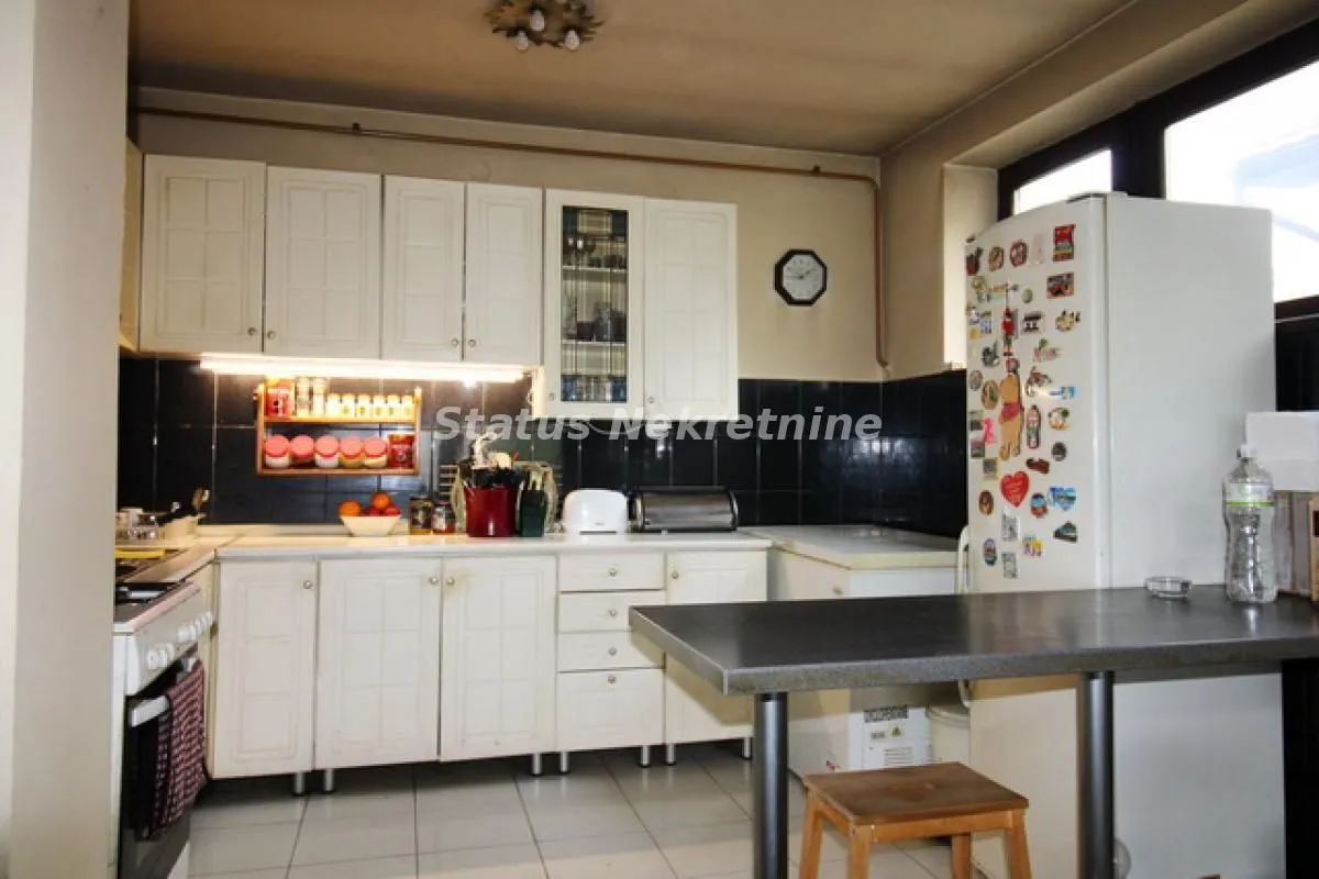 Prodaja, kuća, 330m², Čenej, Novi Sad Sve Podlokacije