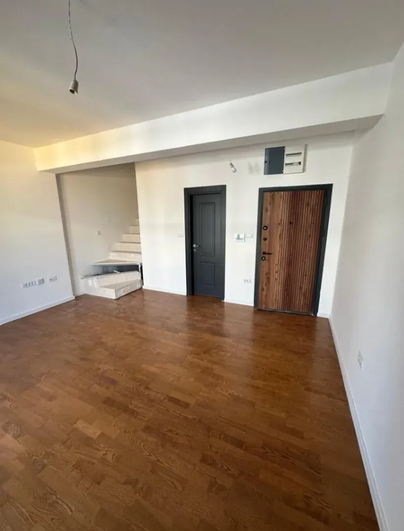 Izdavanje, trosoban stan, 100m², Zagorič, Podgorica