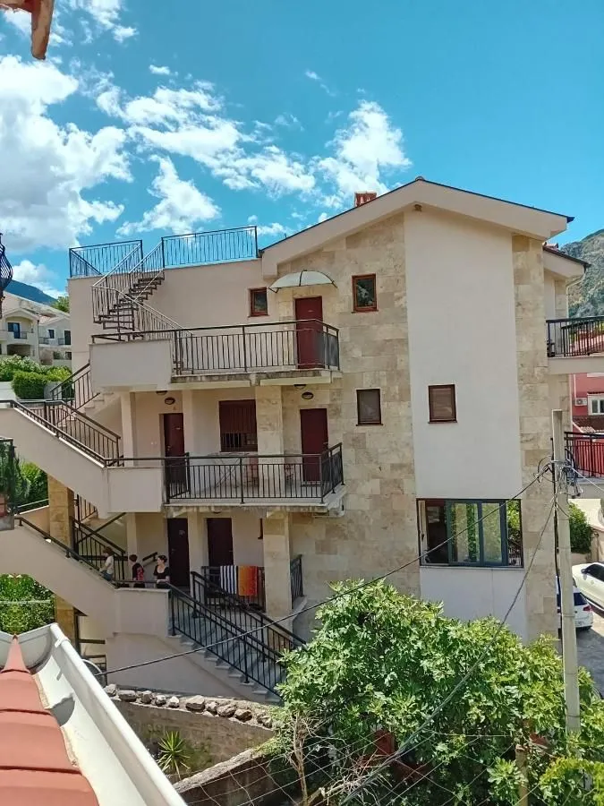 Prodaja, dvosoban stan, 72m², Dobrota, Kotor
