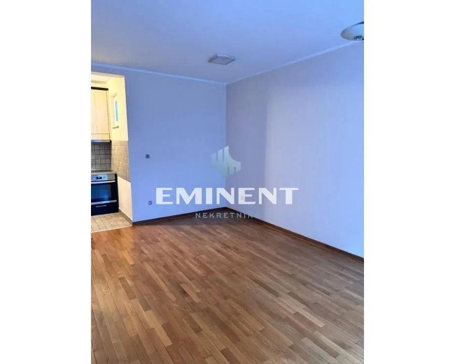 Izdavanje, trosoban stan, 67m², Lekino Brdo, Voždovac Sve Podlokacije
