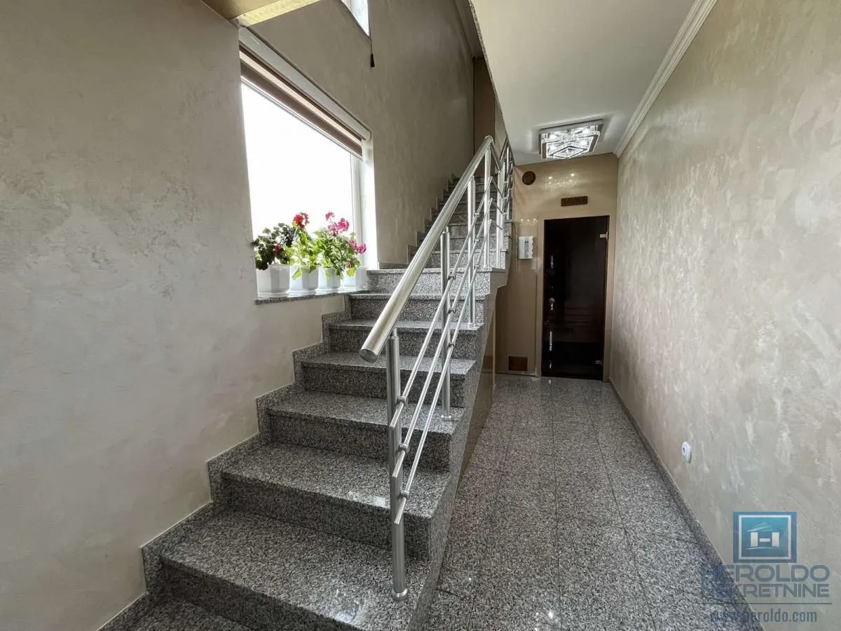 Prodaja, kuća, 302m², Vinorača, Jagodina