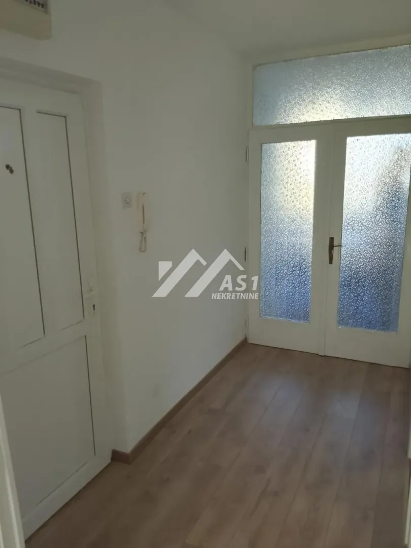Izdavanje, dvosoban stan, 60m², Bulevar Oslobodjenja, Novi Sad Sve Podlokacije