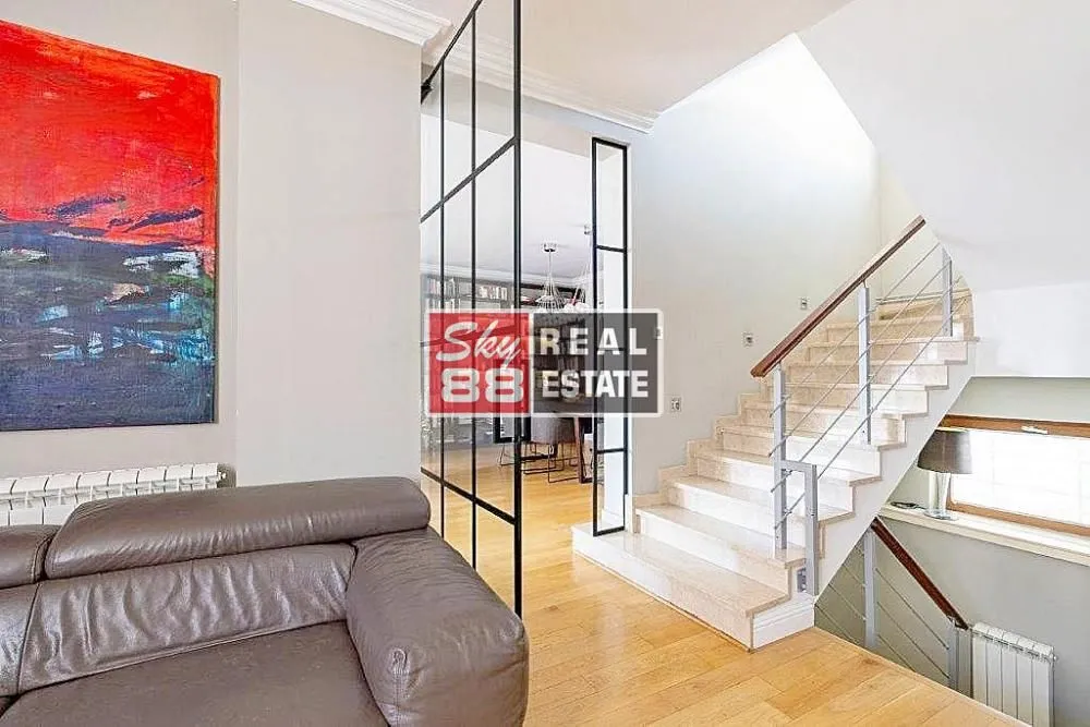 Prodaja, kuća, 400m², Golf Naselje, Beograd